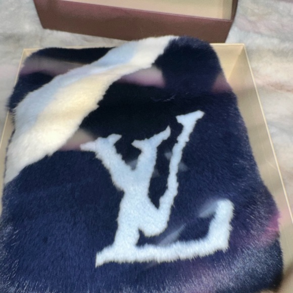 LOUIS VUITTON Rex Rabbit Echarp Rainbow Stripe Fur Muffler M70464 Navy - Picture 3 of 6